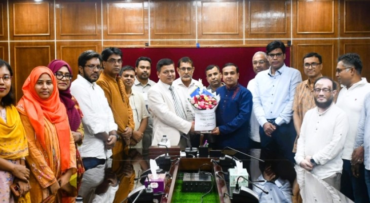 দুই বছর পূর্তিতে বেরোবি উপাচার্যকে ফুলেল শুভেচ্ছা